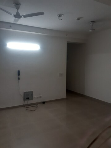 Room in 3 BHK Apartment at Sector 16c Greater Noida – for Rent