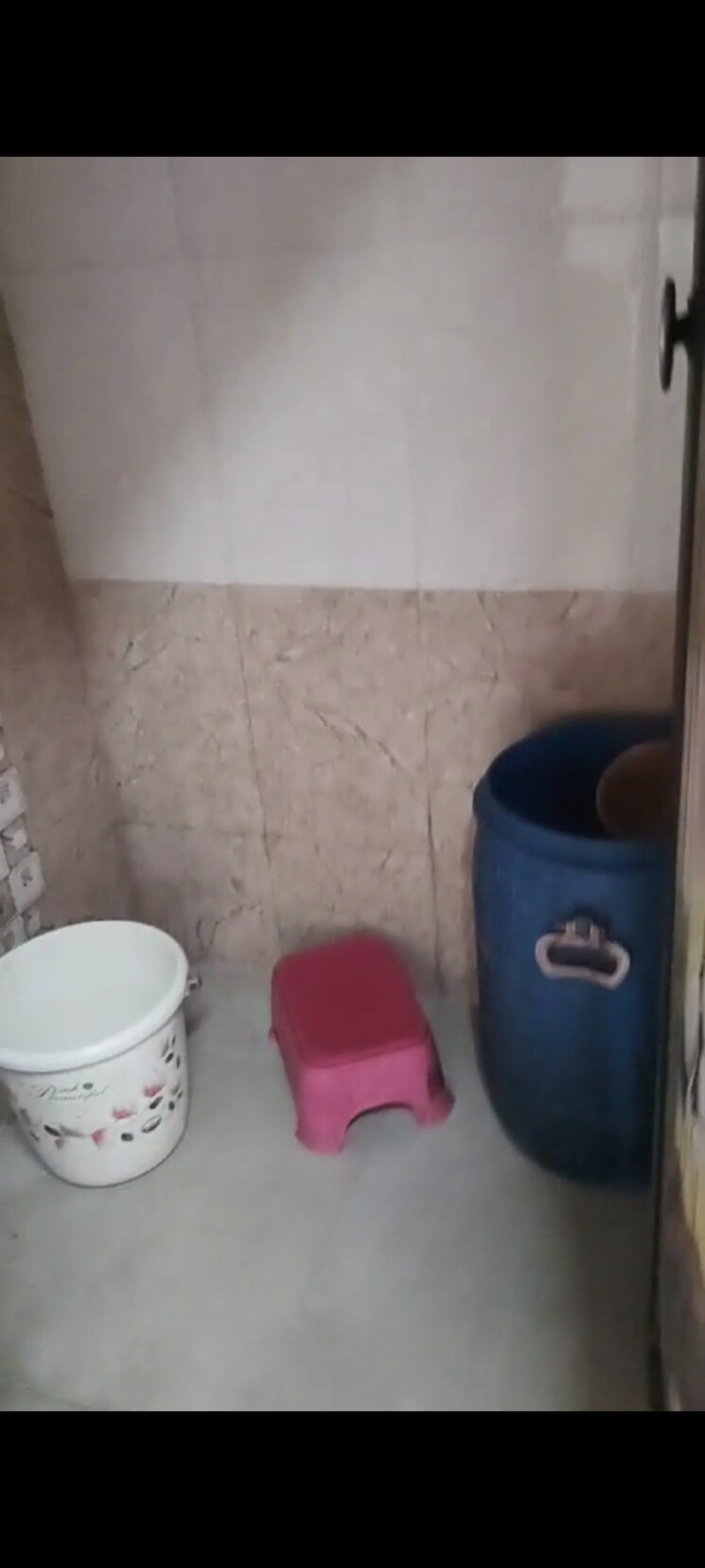 Bathroom, vile parle east 1 RK 200 Sq.Ft. Apartment In Vile Parle East Mumbai 8032731