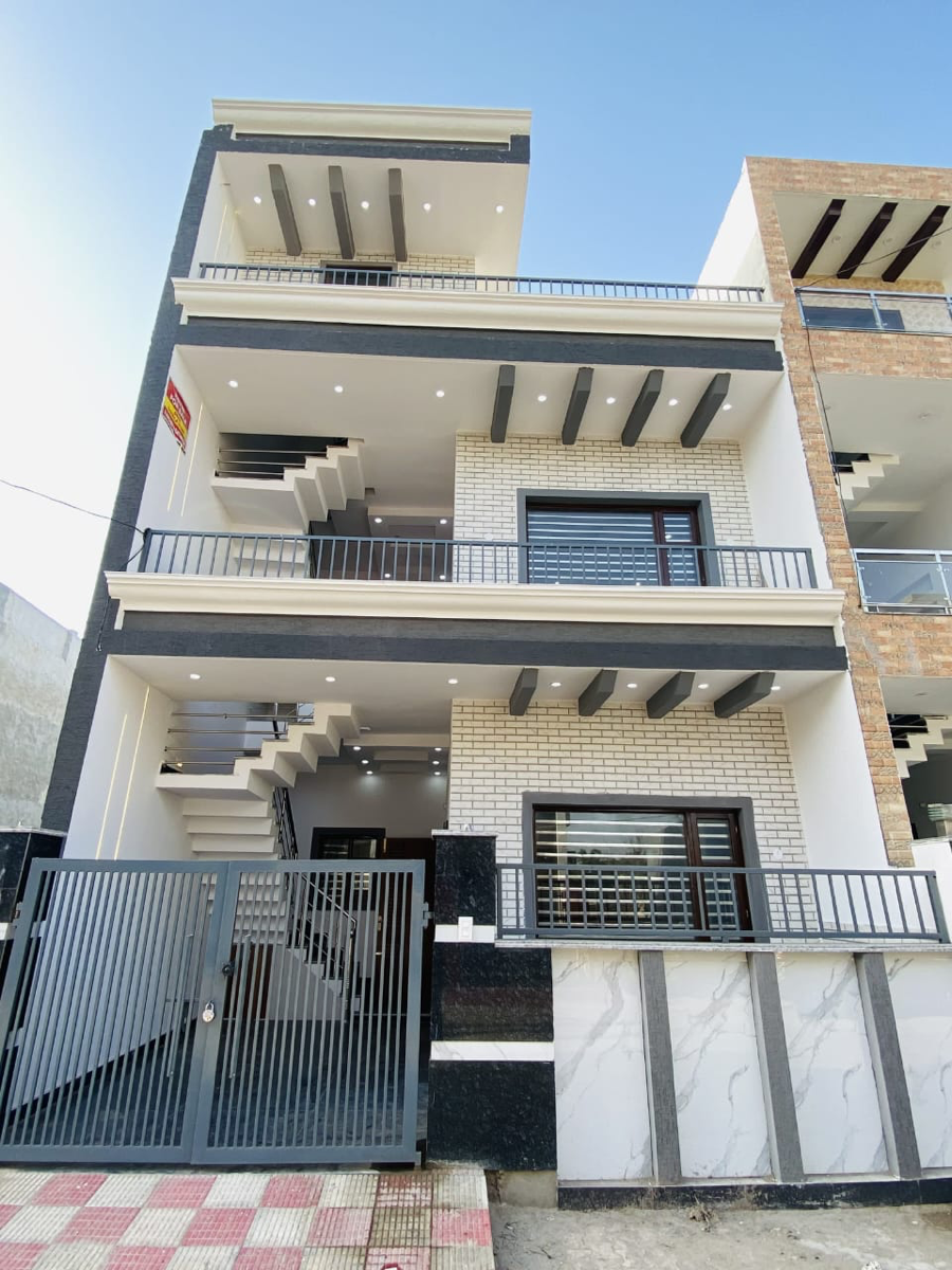 5 BHK + Study Room,Extra Room Independent House For Sale in Sunny Enclave 125