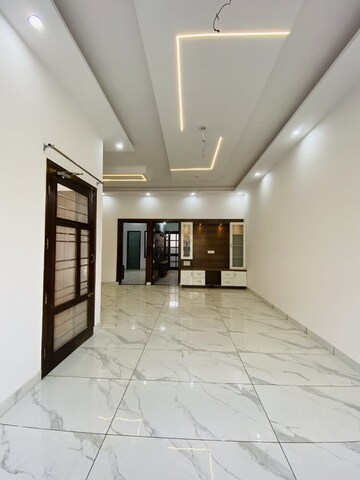 Room in 5 BHK Independent House at Kharar – for Sale