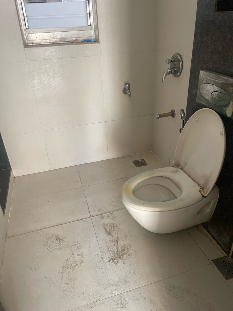 Bathroom, lodha-aqua 2 Bedroom 1026 Sq.Ft. Apartment In Penkarpada Thane 8032831