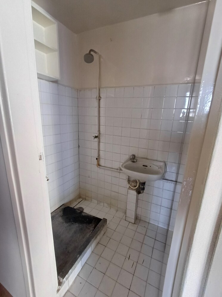 Bathroom, tata-falcons-crest 2 Bedroom 900 Sq.Ft. Apartment In Parel Mumbai 8032847