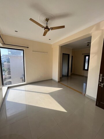 Bedroom in 1 BHK Builder Floor at Sector 40 – for Rent