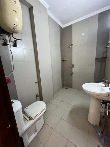 Master Bedroom in 1 BHK Builder Floor at Sector 40 – for Rent