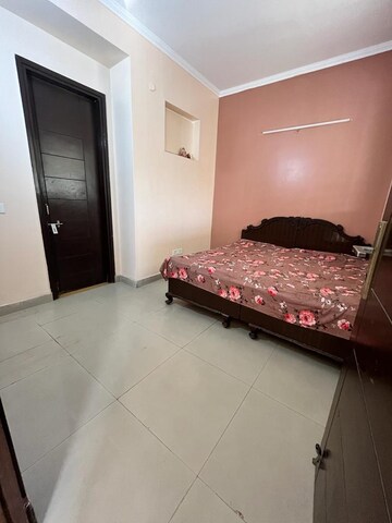 Bedroom in 1 BHK Builder Floor at Sector 40 – for Rent