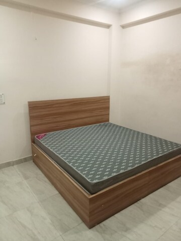 Bedroom in 2 BHK Builder Floor at Sector 40 – for Rent