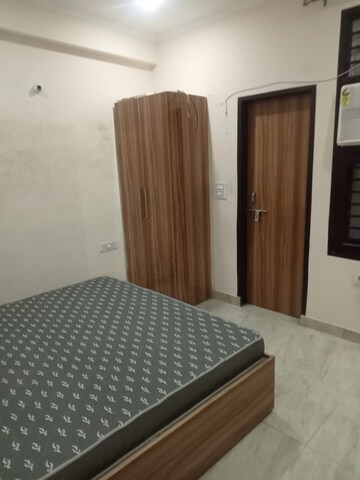 Bedroom in 2 BHK Builder Floor at Sector 40 – for Rent