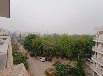 Master Bedroom in 2 BHK Builder Floor at Sector 40 – for Rent