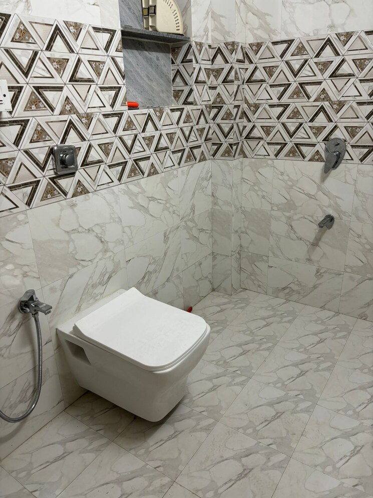 Bathroom, jubilee-palace 1 Bedroom 300 Sq.Ft. Apartment In Andheri West Mumbai 8032975