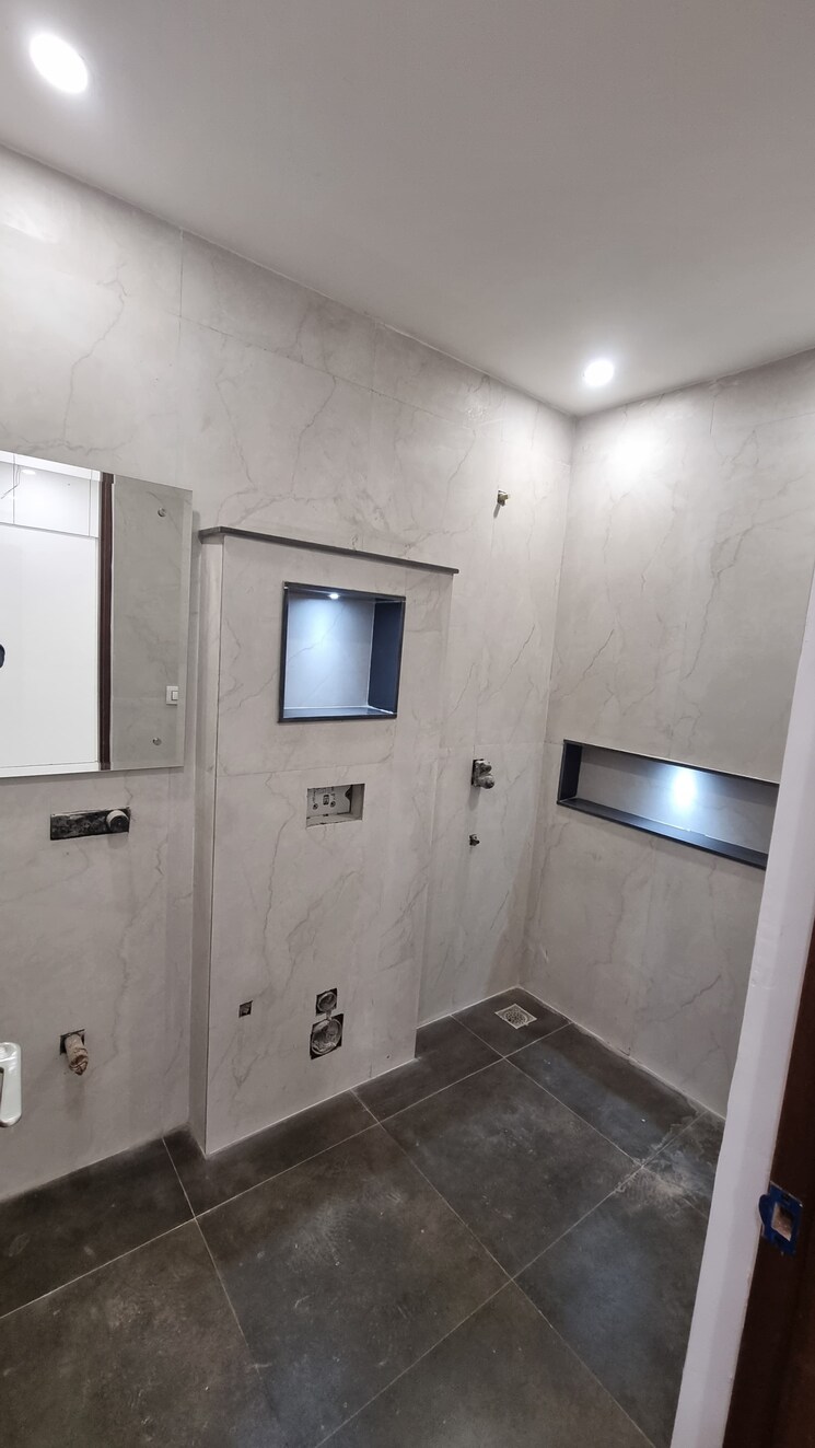 Bathroom, peer mucchalla 3 Bedroom 1550 Sq.Ft. Builder Floor In Peer Mucchalla Zirakpur 8032984
