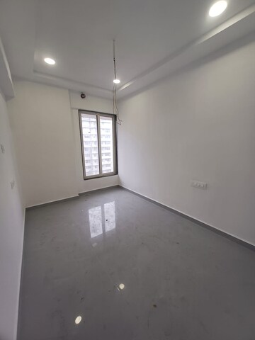 Room in 2.5 BHK Apartment at Paramount Delux Mahal, Bandra West – for Rent