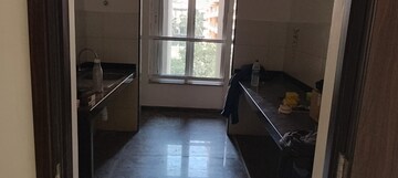 Room in 3 BHK Apartment at Kalpataru Radiance, Goregaon West – for Rent