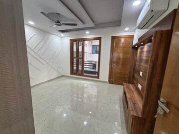 Room in 4 BHK Builder Floor at Sector 46 – for Sale