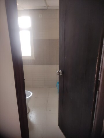 Bathroom in 1 BHK Builder Floor at Vipul World Plots, Sector 48 – for Rent