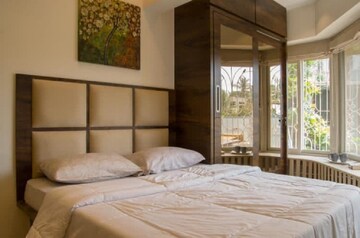 Bedroom in 3 BHK Apartment at Khar West – for Rent