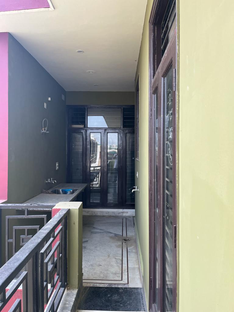 3 BHK + Pooja Room,Servant Room,Study Room,Extra Room Builder Floor For Sale in BPTP District 3