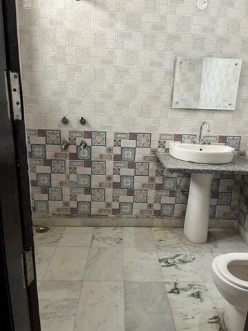 Bathroom in 3 BHK Builder Floor at BPTP District 3, Sector 85 – for Sale