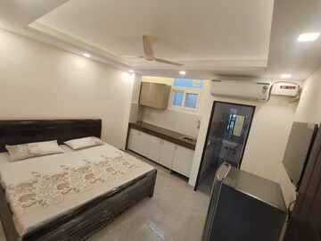 Master Bedroom in 1 RK Builder Floor at Unitech Arcadia, South City 2 – for Rent