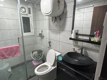 Bathroom in 3.5 BHK Apartment at Omaxe Twin Towers, Sector 50 – for Sale