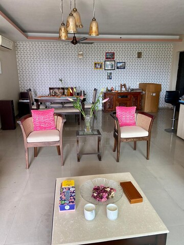 Living Room in 3.5 BHK Apartment at Omaxe Twin Towers, Sector 50 – for Sale