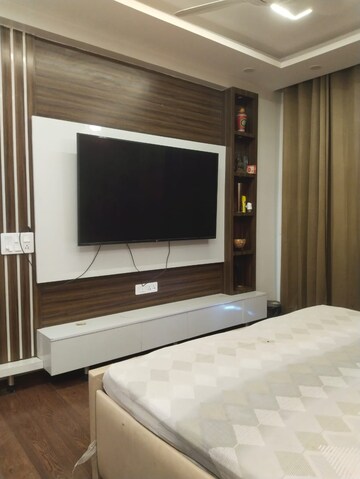 Room in 4 BHK Apartment at Paras Dews, Sector 106 – for Sale