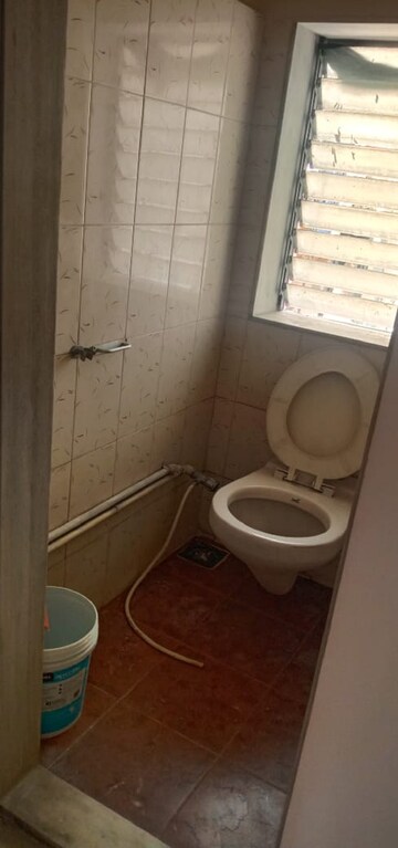 Bathroom in 1 BHK Apartment at Santacruz West – for Rent