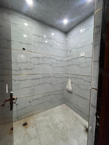 Bathroom in 3 BHK Builder Floor at Aman Plaza, Shakti Khand iv – for Rent