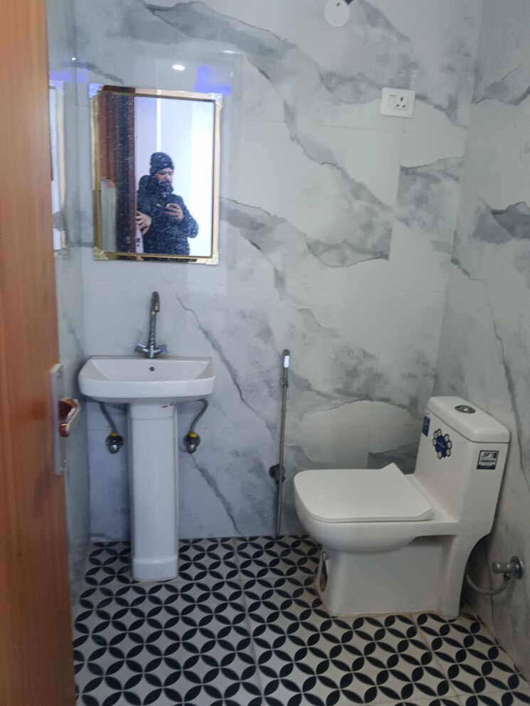 Bathroom, panchsheel vihar 4 Bedroom 1215 Sq.Ft. Builder Floor In Panchsheel Vihar Delhi 8033288