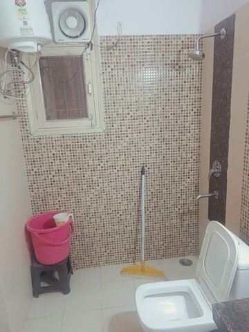 Master Bedroom in 1 RK Independent House at Unitech Arcadia, South City 2 – for Rent