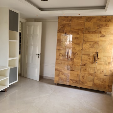 Furnished Amenities in 4 BHK Builder Floor at Ram Vihar – for Sale