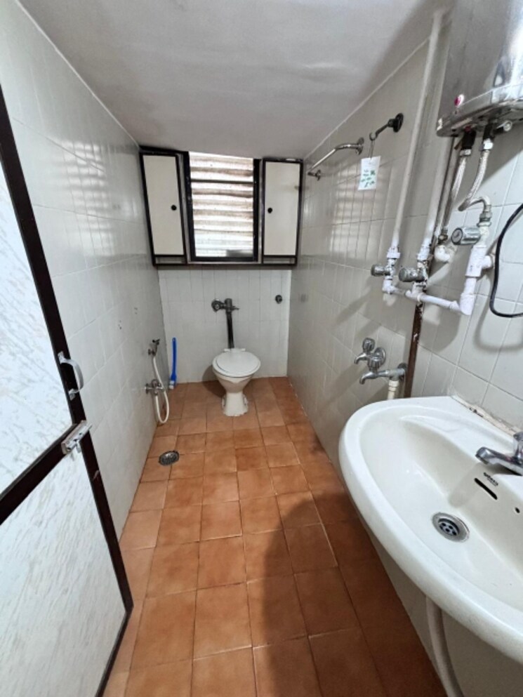 Bathroom, bhakti-complex-dahisar 2 Bedroom 700 Sq.Ft. Apartment In Dahisar West Mumbai 8033383