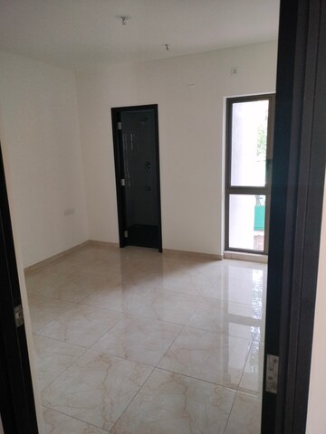 Room in 1 BHK Apartment at LnT Veridian, Powai – for Rent