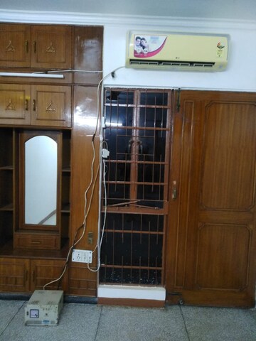 Room in 3.5 BHK Apartment at Vasundhara Enclave – for Sale