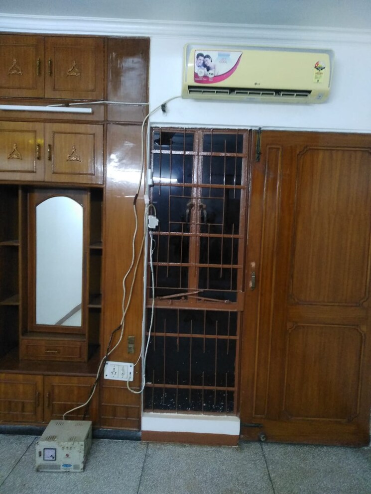 Room, vasundhara enclave 3.5 Bedroom 1450 Sq.Ft. Apartment In Vasundhara Enclave Delhi 8033485