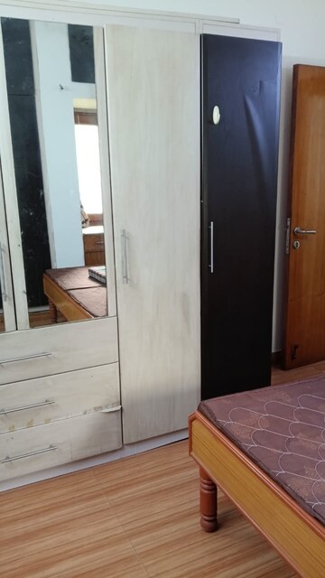 Room in 3.5 BHK Apartment at Vasundhara Enclave – for Sale