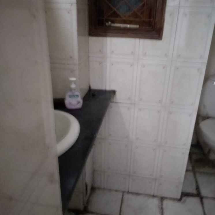 Bathroom, vasundhara enclave 3.5 Bedroom 1450 Sq.Ft. Apartment In Vasundhara Enclave Delhi 8033485