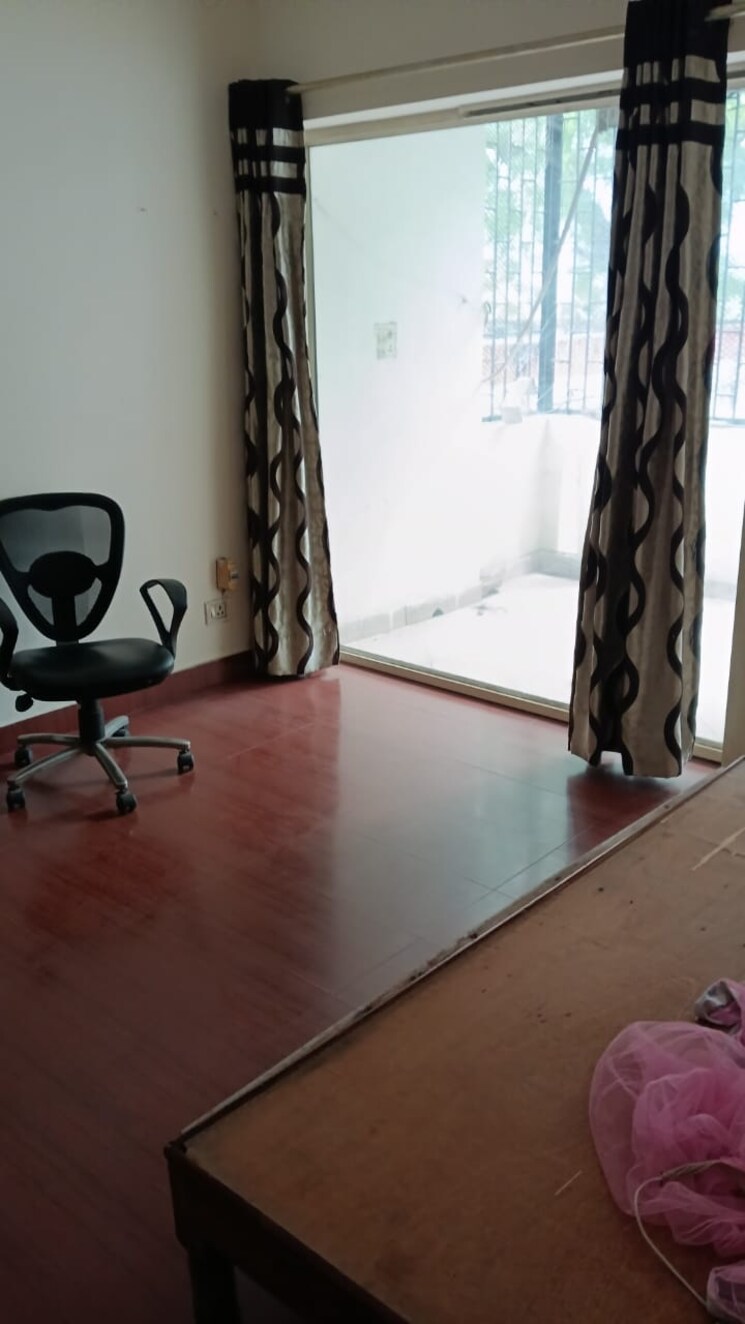 Room, vasundhara enclave 3.5 Bedroom 1450 Sq.Ft. Apartment In Vasundhara Enclave Delhi 8033485