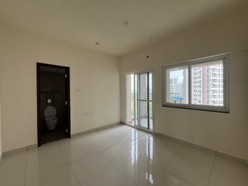 Room in 3 BHK Apartment at Puravankara Silversands, Mundhwa – for Rent
