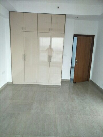 Room in 3.5 BHK Apartment at Supertech ORB, Sector 74 – for Rent