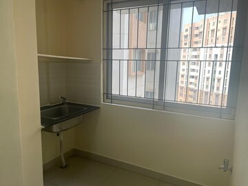 Room in 2 BHK Apartment at Ozone Evergreens, Harlur – for Rent