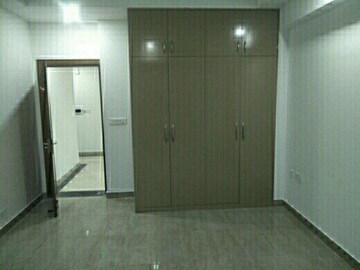 Room in 3.5 BHK Apartment at Supertech ORB, Sector 74 – for Rent