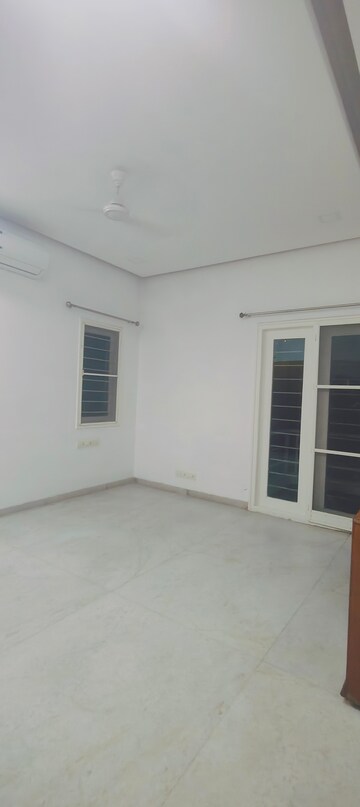 Room in 5 BHK Villa at Jayabheri The Meadows, Gachibowli – for Rent