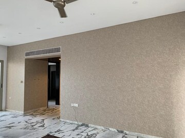 Room in 3 BHK Apartment at Lodha Bellissimo, Mahalaxmi – for Rent