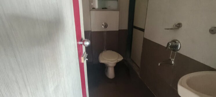 Bathroom, shreeji-ville-co-operative-housing-society-ltd 2 Bedroom 800 Sq.Ft. Apartment In Panch Pakhadi Thane 8033727