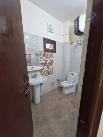 Master Bedroom in 3 BHK Independent House at Dronpuri – for Rent