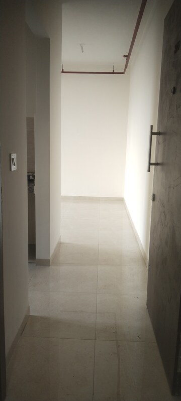 Room in 2 BHK Apartment at Sunteck Maxxworld, Naigaon East – for Rent