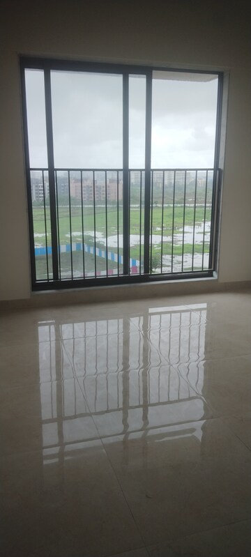 Room in 2 BHK Apartment at Sunteck Maxxworld, Naigaon East – for Rent