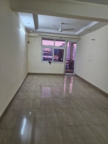 Room in 3 BHK Apartment at Gms Road – for Rent
