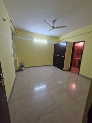 Room in 3 BHK Apartment at Gms Road – for Rent