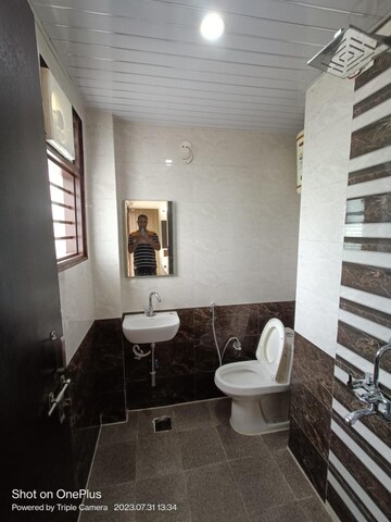 Bathroom in 1 BHK Independent House at Ansal Plaza Sector-23, Sector 23 – for Rent